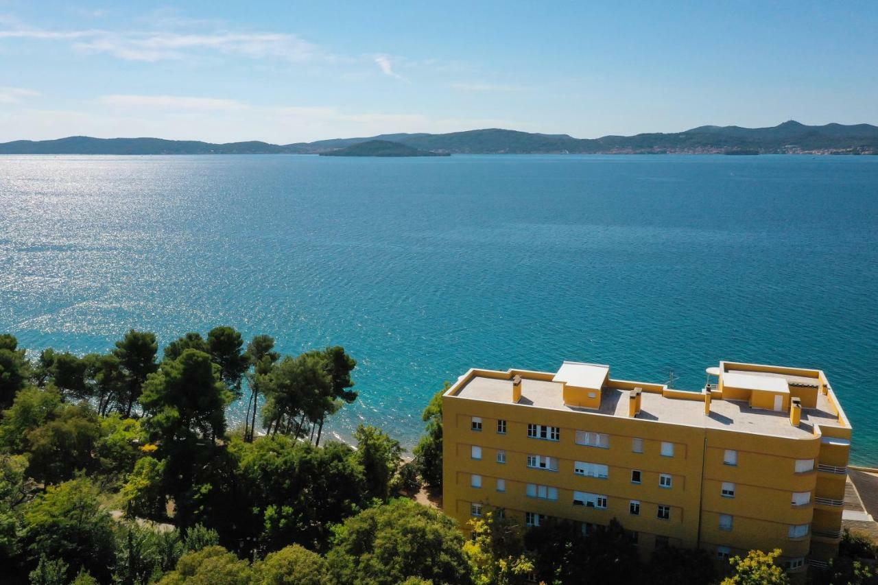 Caisa Classic Beachfront Apartment Zadar Exteriör bild