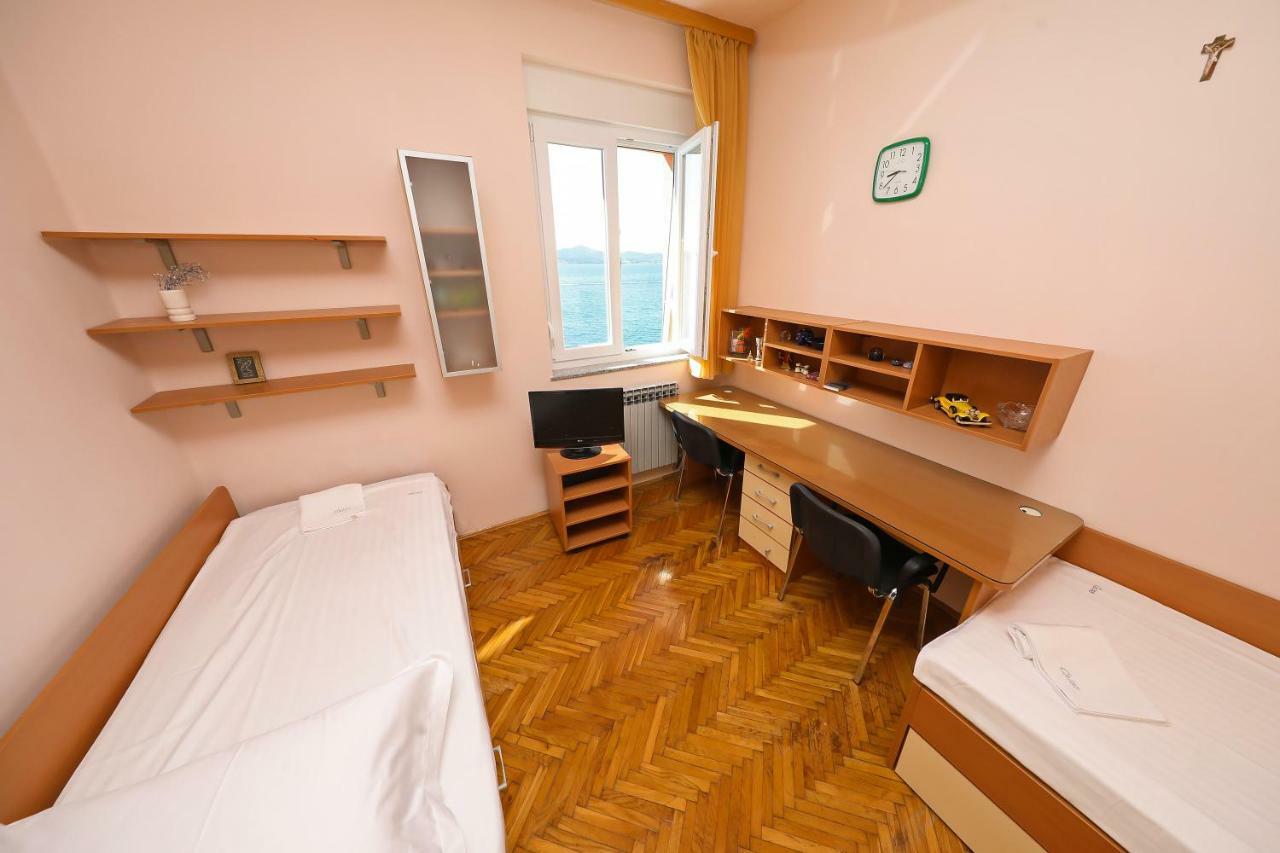 Caisa Classic Beachfront Apartment Zadar Exteriör bild